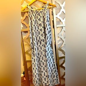 ⭐️PRICE DROP⭐️ BANANA REPUBLIC Black/white mid length dress